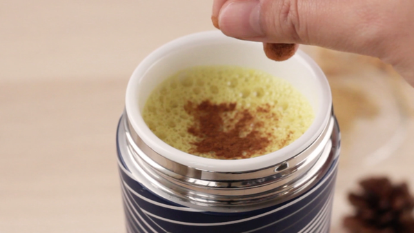 撒上少許肉桂粉，然後享受你的飲品