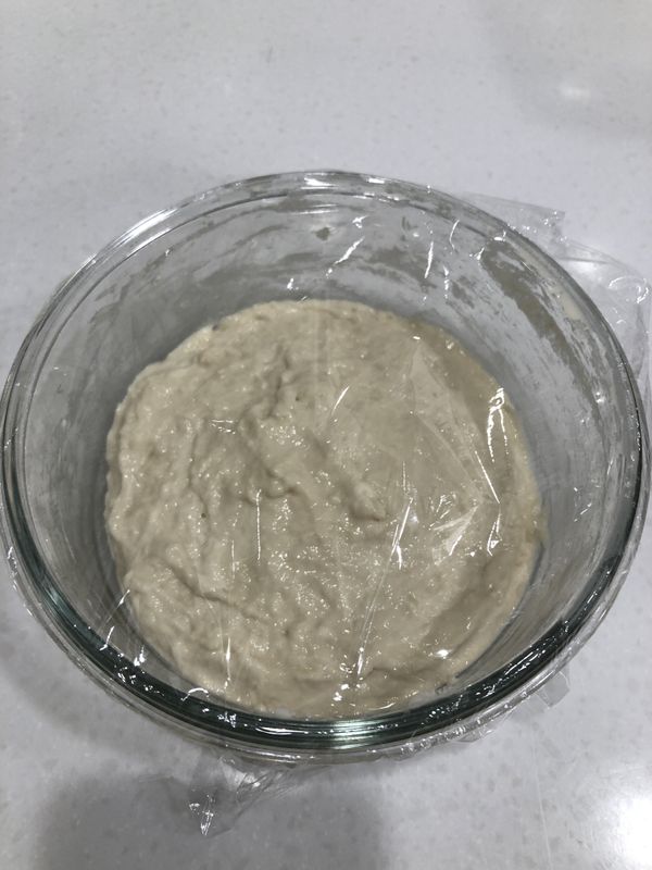 「中種麵團」
將所有材料攪拌均勻至看不見粉狀、無需光滑，蓋上保鮮膜室溫發酵2小時，接著放入冷藏發酵12小時。