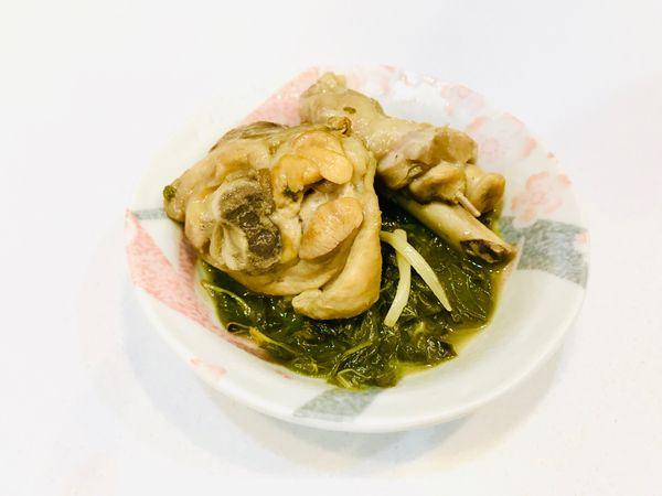 約25分鐘後提示聲響開蓋上桌，若湯汁過多可開蓋選擇「收汁入味」，記得多添些白飯。