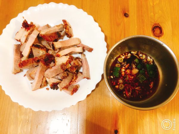 醬汁先調好。紅糟肉是昨天炸好沒吃完，在回鍋做其他料理😆