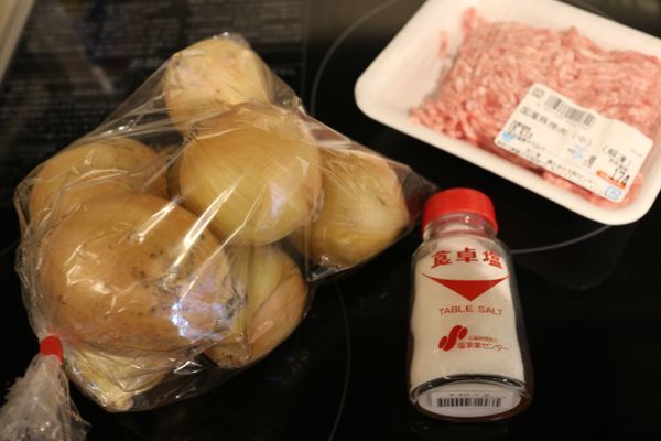 因為在旅行中,調味料不太多,走簡單路線
(鐮倉位在東京的西側約1小時路程,是古都有許多廟宇 ex:鐮倉大佛,每年6月也是紫陽花熱門賞花區域,江之電火車可以暢遊鐮倉,本地生產的蔬菜也是相當出名)