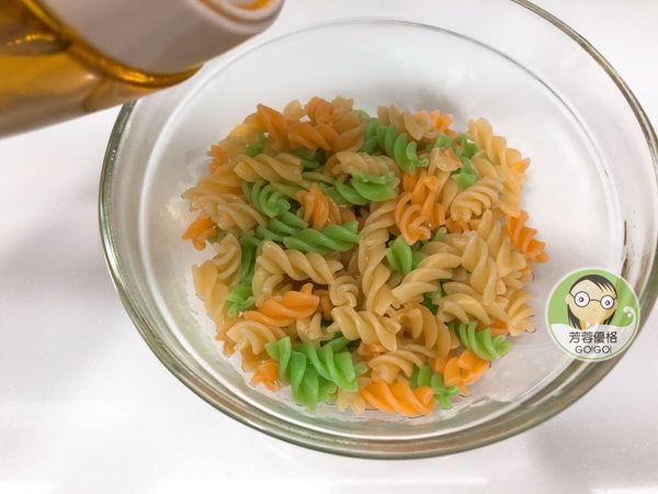 加入油和調味粉拌勻