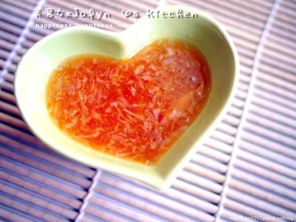 [春餅沾醬]：泰式酸辣醬8大匙、檸檬汁*1粒、魚露*6滴混勻備用
