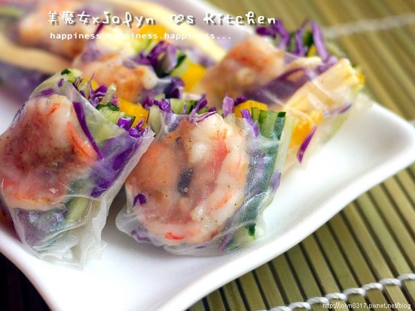 像包春捲的方式卷上再對半切即可