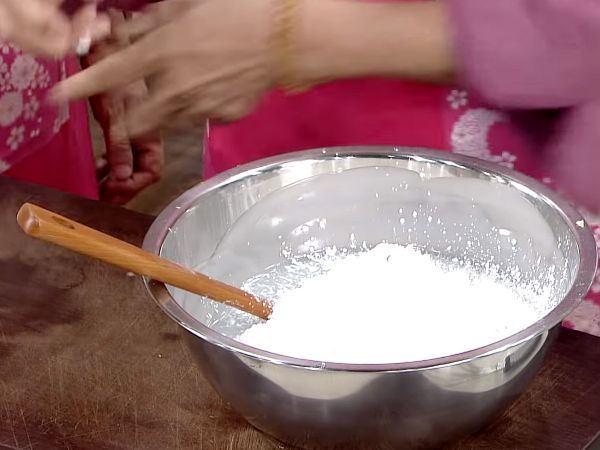 放涼後，再加入 3 碗樹薯粉