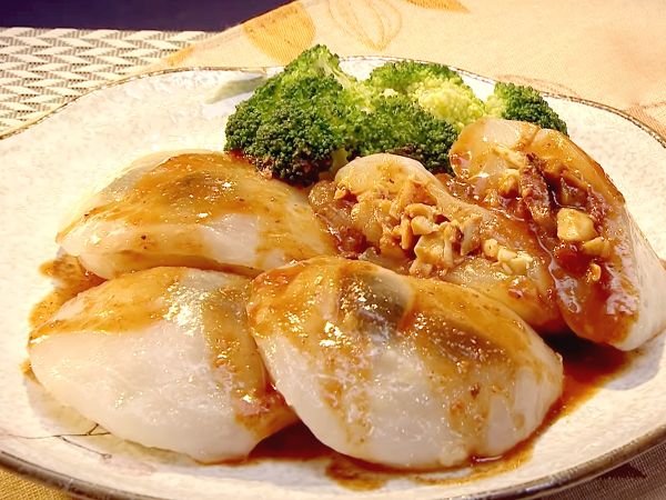 最後淋上醬汁，超級好滋味！趕快來試試吧