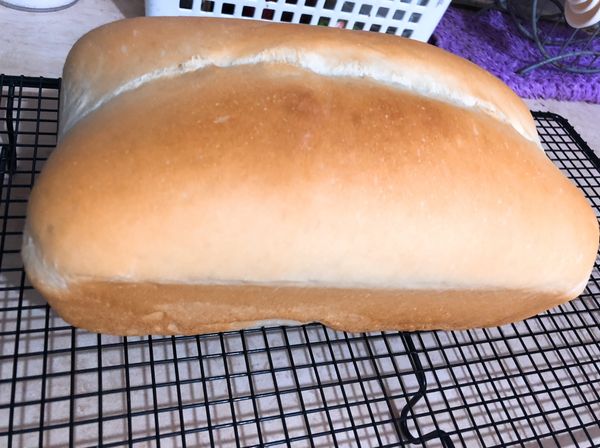 烤好後，要馬上倒出喔(不然水氣會濕掉)，待涼後在切片就完成啦^^