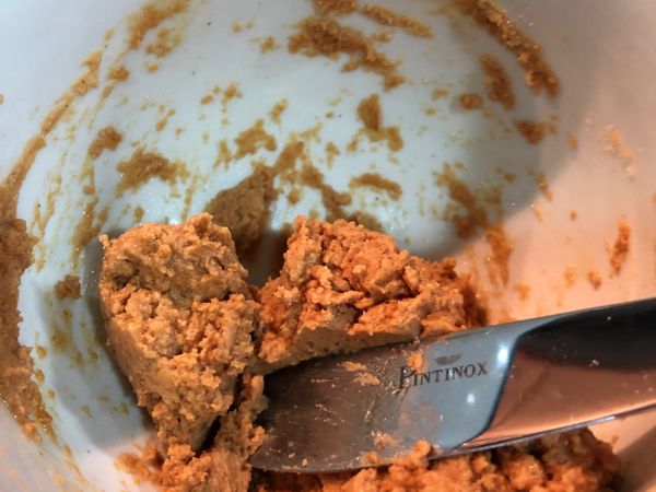 攪拌均勻後的花生醬