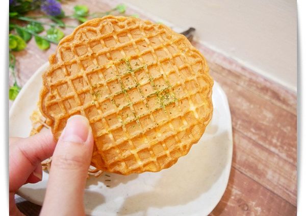 口感很酥脆跟外面賣的餅乾一模一樣非常好吃，讓人停不下來的涮嘴滋味 ♡