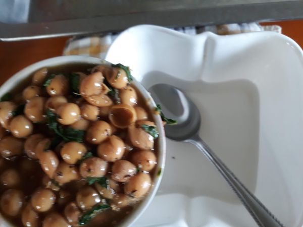 淋上煮好的鹽水，稍加施壓壓出多餘的湯汁。