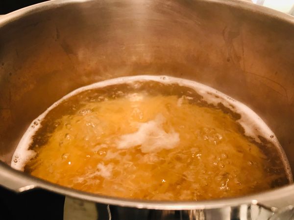 煮麵（水中要加一點鹽）
# 水滾後放麵 #煮8min