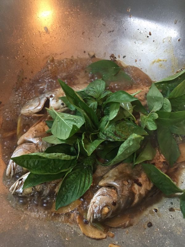 滾一下 試試鹹味
起鍋加九層塔、辣椒（可加可不加）