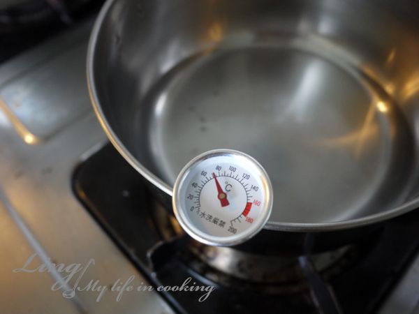 水加熱至70℃左右。