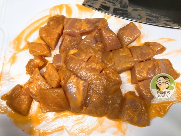 檸檬雞胸肉退冰切小塊