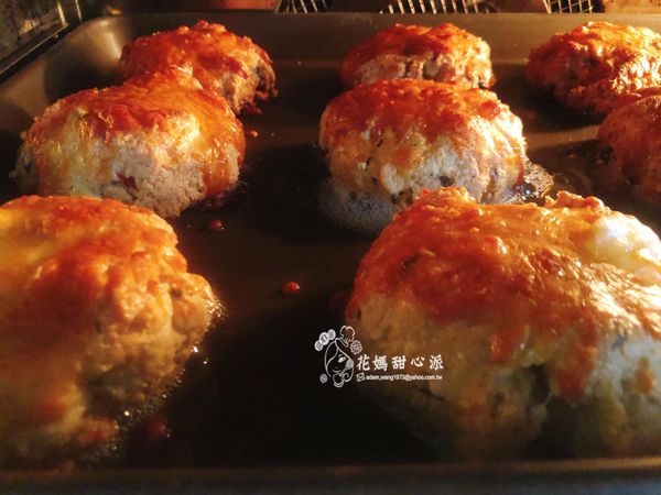 入烤盤上下火180度烤約50分鐘