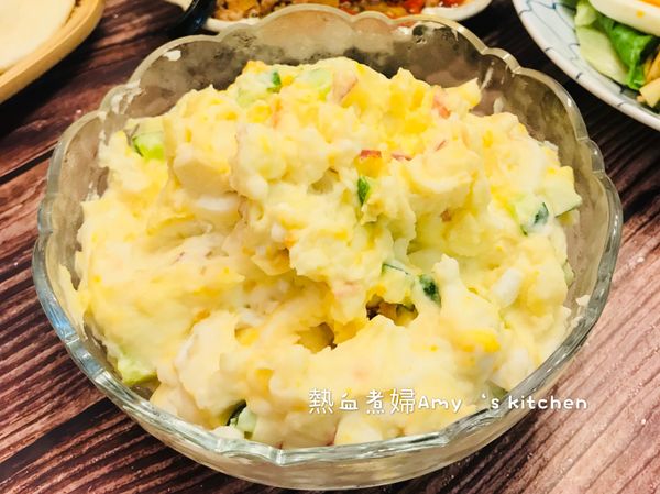 拌好的蔬果馬鈴薯泥很順口清爽、塗麵包當沙拉、夾口袋餅都很適合哦！