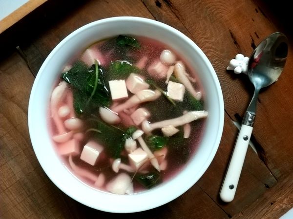 紫紅色的莧菜酸辣湯，酸香好爽口。

～歡迎來我的Facebook粉絲專頁坐坐喔！ https://www.facebook.com/jessica.love.cooking/