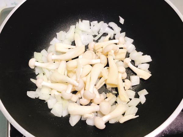 3. 再下雪白菇。