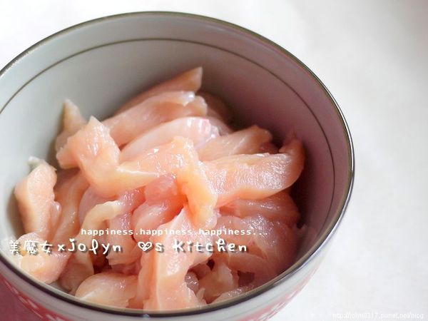 雞胸肉以[順紋]切絲