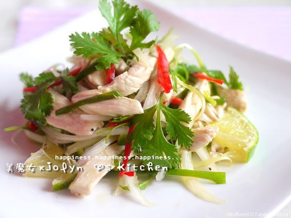 色澤超鮮艷，在春夏不想吃油咚咚的料理，不妨試著做上這道涼拌菜，春夏料理－檸檬鮮雞絲加上【龜甲萬料亭和露(鰹魚)】調味後，鮮感濃郁又有層次感。讓你美麗上身健康加分唷～