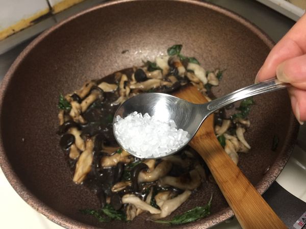 這樣湯匙的白糖