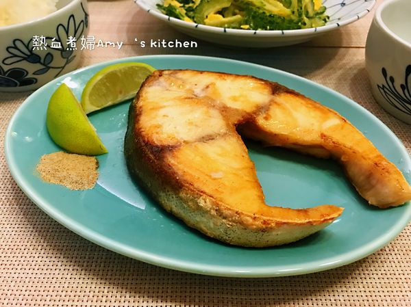 起鍋呈盤，要吃的時候再灑上少許胡椒鹽或黑胡椒、滴些檸檬汁更美味哦。