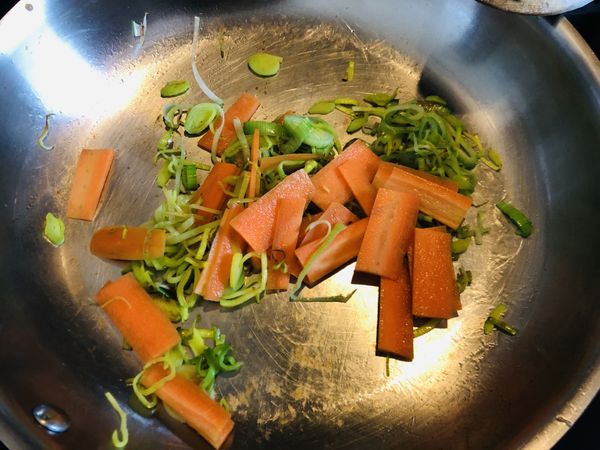 接著加入紅蘿蔔片