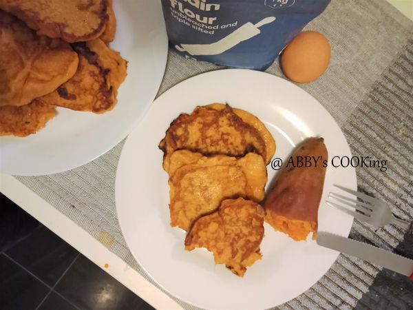 擺盤！好香好甜，拍照諞之前忍不住就先咬一口啦~