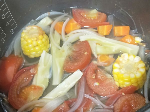 煮好的話，湯頭會呈金黃色的。