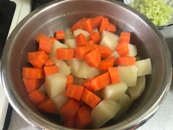 瀝乾撈出放涼！