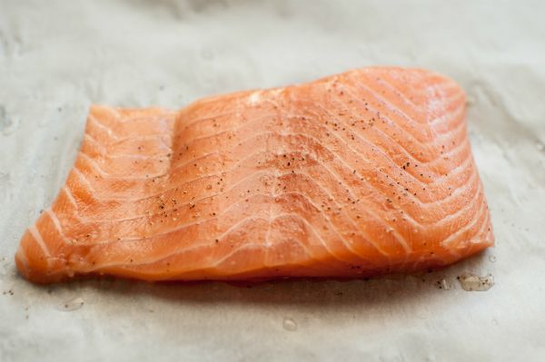 雙面皆淋上白酒,醬油,鹽及黑胡椒