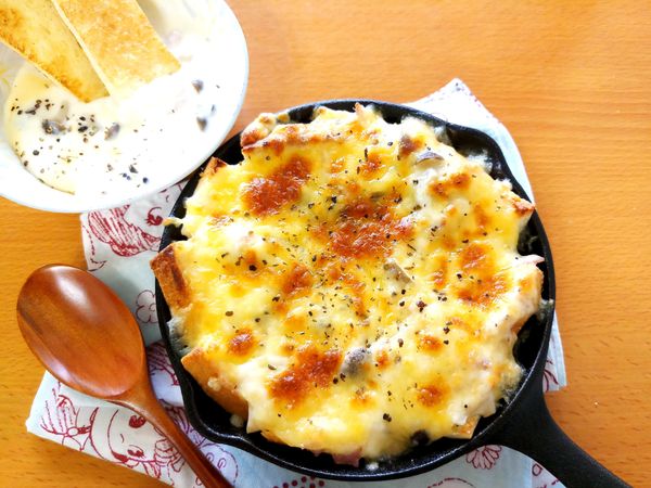 濃郁奶香蕈菇醬焗烤吐司完成嚕！