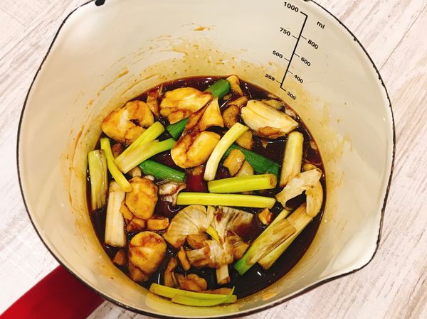 倒入所有辛香料攪拌一下備用