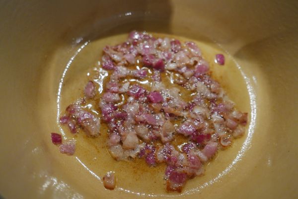 炒至出油略為呈現咖啡色焦脆即可撈起