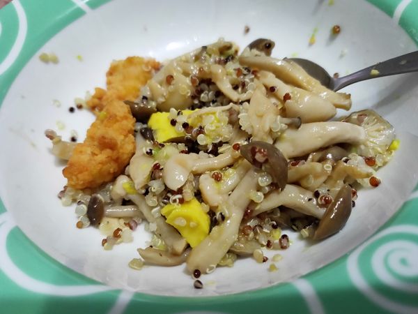 另一種組合~換了常備菇和小雞塊,一樣很美味！