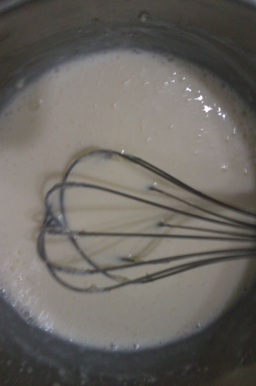 [蛋糕體]再加入優酪乳及檸檬汁拌勻