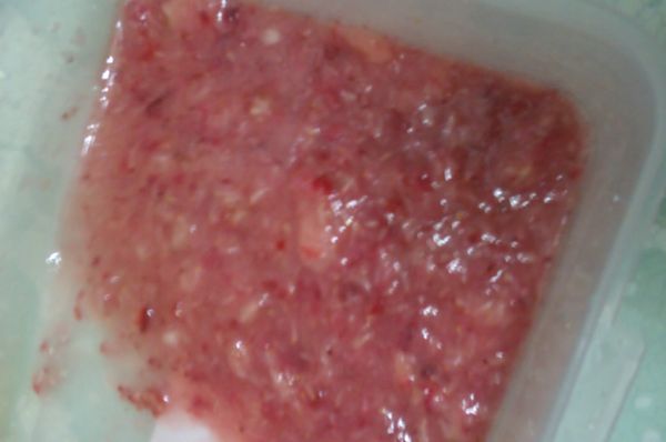 [蛋糕體]草莓(約10顆)剁成泥備用