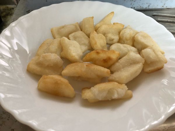 📍放入平底鍋半煎炸 炸至金黃即可