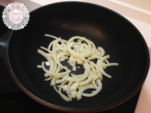 洋蔥炒至喜歡的軟度