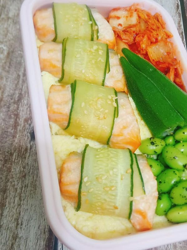 烤箱預熱２００度，送入烤箱烤１２－１４分鐘，最後表面淋上檸檬汁提味就完成囉。