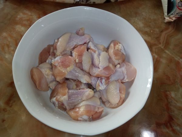 清洗乾淨雞翅的小腿段備用！