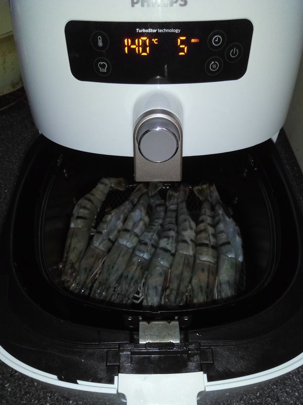 放入飛利浦氣炸鍋中，先烘烤10分鐘