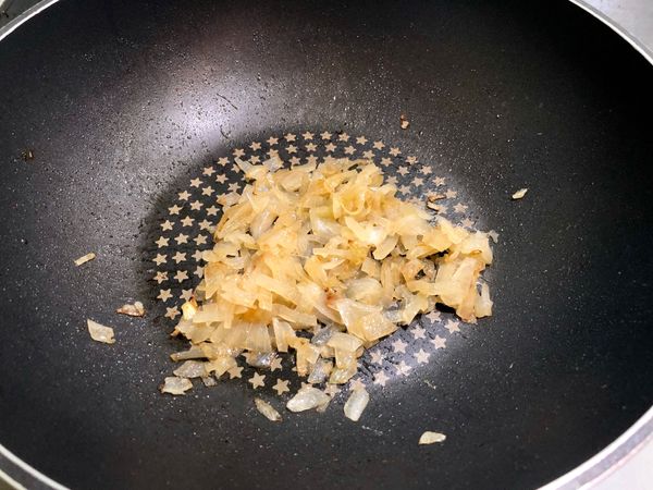 炒至軟爛焦糖化