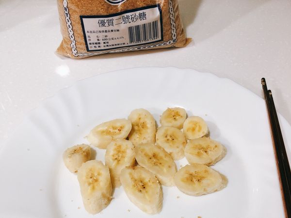 切片香蕉、灑點砂糖(等下可增加脆脆口感)