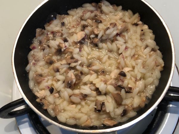 加入高湯蓋過食材煮到收水