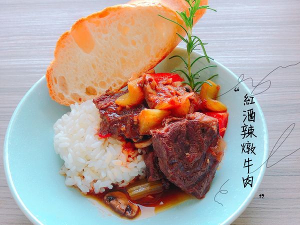 再悶一下會更入味喔！就這樣配著法國麵包或是白飯都好好吃唷！