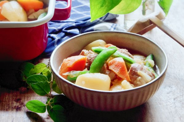 起鍋前加入豌豆煮30秒即可熄火。