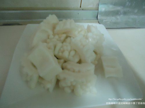 步驟3苦瓜洗淨去籽切塊備用