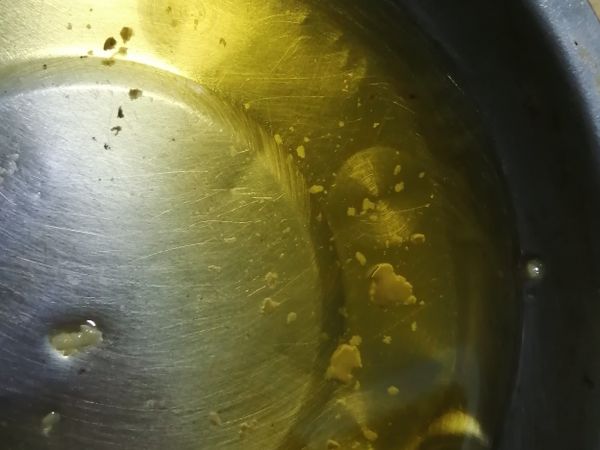 準備一些油，要擦模型