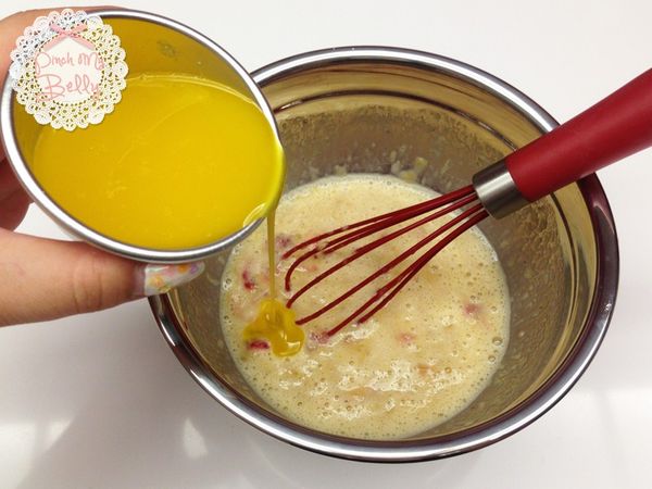加入融化的奶油攪拌至乳化